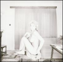 cca 1984 Becsüld meg őt, a gyönyörű NŐt, Menesdorfer Lajos (1941-2005) budapesti fotóművész hagyaték...