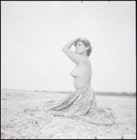 cca 1975 A boldogság kapujában, Menesdorfer Lajos (1941-2005) budapesti fotóművész hagyatékából, 5 d...