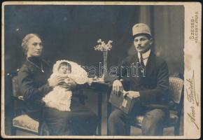 cca 1910 Szeged, Auer Fivérek fényképészeti műtermében készült, keményhátú vintage fotó, 11x16,1 cm