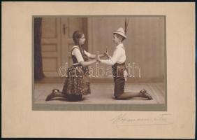 cca 1925 A felirat szerint Meisels Teri és Jancsi látható a vintage fotón, 13,8x19,2 cm, karton 20x28,8 cm
