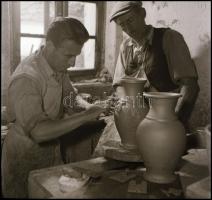 cca 1965 Kotnyek Antal (1921-1990) budapesti fotóriporter hagyatékából 12 db vintage NEGATÍV, különf...