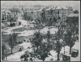 cca 1945 Budapest a háború után, dr. Kunszt János (1892 -1960) budapesti fotóművész hagyatékából 4 d...