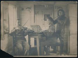 1919 Feliratozott vintage katonai fotó, a kép sarka hiányzik, 13x17,8 cm
