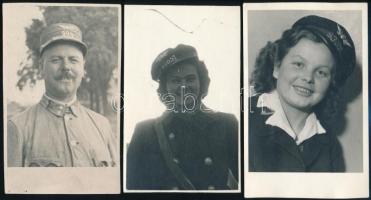 cca 1954 Budapest, villamosvezetők és villamos vagy autóbusz kalauzokról készített felvételek, Tiszavölgyi József (1909-?) budapesti fotóriporter hagyatékából 6 db vintage fotó + 1 db NEGATÍV, utóbbiról nincs pozitív kép, 6x6 cm és 14x9 cm között