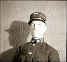 cca 1954 Budapest, villamosvezetők és villamos vagy autóbusz kalauzokról készített felvételek, Tisza...