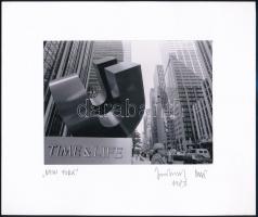 1983 Jankovszky György (1946-2020): New York, feliratozva, aláírt, pecséttel jelzett, kartonra kasírozva, 12×16,5 cm