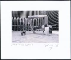 1983 Jankovszky György(1946-2020): New York, World Trade Center, feliratozva, aláírt, pecséttel jelzett, kartonra kasírozva, 11,5×17 cm