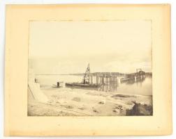 1909 Az épülő komáromi vasúti Duna-híd, fotó kartonon, 23x29 cm