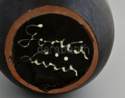 Gorka Lívia (1925-2011): Sárga-fekete váza, festett mázas kerámia, jelzett, hibátlan, m: 25,5 cm