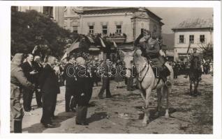 1940 Nagybánya, Baia Mare; bevonulás. Hátoldalon emlékbélyegzés magyar szalaggal / entry of the Hungarian troops. So. Stpl with Hungarian ribbon on the backside