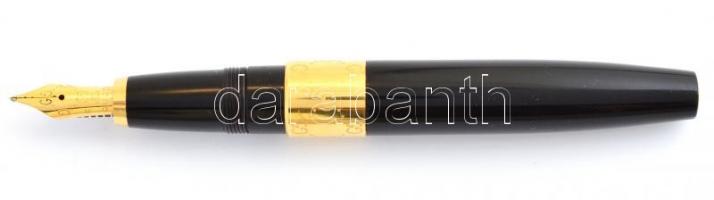Arany (Au) 18K tollhegyű Gucci töltőtoll, jelzett, h: 12,5 cm, bruttó: 20,81 g