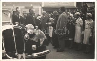 1938 Budapest XXXIV. Nemzetközi Eucharisztikus Kongresszus. Pacelli bíboros (később XII. Piusz pápa) érkezésik Audi kocsival. photo