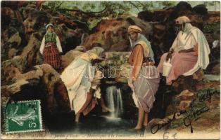 Alger. Jardin dEssai. Mauresques a la Fontaine / Algerian folklore, Moorish women at the fountain. TCV card