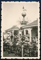 cca 1920-1930 Weiss Manfréd Gyár kerékpár pavilonja egy kiállításon, fotó, 8,5x5,5 cm