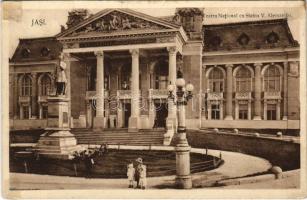 1915 Iasi, Jasi, Jassy, Jászvásár; Teatru National cu Statua V. Alecsandri / National Theatre, statue, monument (glue marks)