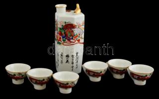 Porcelán szakés készlet, kiöntővel, 6 db csészével, kézzel festett, jelzetlen, apró kopásokkal, m: 15 cm, 4 cm