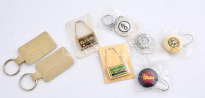 8 db kulcstartó, közte: Richter Gedeon, Cavinton, Fabulon, stb