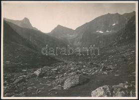 cca 1910 Fogarasi-havasok a Szombatfalvi-völgyből, Erdélyi Mór felvétele, hátulján feliratozva, 11,5×16 cm /  cca 1910 The Valea Sambetei in the Masivul Făgărasului, photograph taken by Mór Erdélyi, vintage photo, with notes on its back, 11,5×16 cm