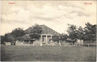 Karcag, Vásár tér, villa