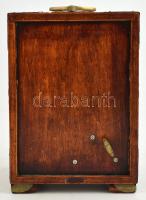 Keleties stílusú zenélő fa ékszerszekrény, selyem béléssel, jáde kő berakással, réz veretekkel, 21,5...