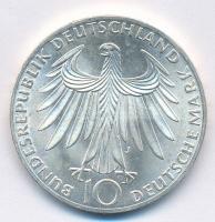 NSZK 1972J 10M Ag "Müncheni Olimpia - térdelő atléták" T:1-,2 ph.
FRG 1972J 10 Mark Ag &q...