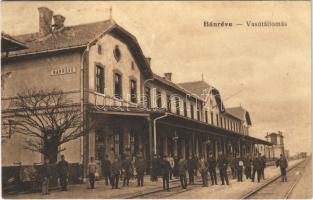 1918 Bánréve, vasútállomás, vasutasok. vasúti levelezőlapárusítás 2882.