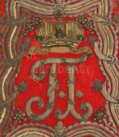 Huszártarsoly V. Ferdinánd (1835-1848) uralkodása idejéből. Piros szattyánbőr, skarlátvörös posztó, ...