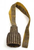 Huszártarsoly V. Ferdinánd (1835-1848) uralkodása idejéből. Piros szattyánbőr, skarlátvörös posztó, ...