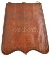 Huszártarsoly V. Ferdinánd (1835-1848) uralkodása idejéből. Piros szattyánbőr, skarlátvörös posztó, ...