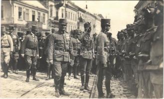 1917 Chernivtsi, Czernowitz, Cernauti, Csernyivci; IV. Károly és Kövess Hermann tábornagy / Charles I of Austria with Hermann Kövess von Kövessháza. "Riviera" Inh. Ferd. Straub photo