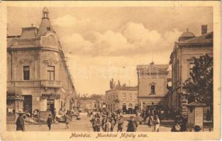 1943 Munkács, Mukacheve, Mukacevo; Munkácsi Mihály utca, piac, nagy gramophon raktár, órás és ékszerész üzlete / street, shops, market (EK)