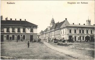 Radauti, Radóc, Radautz; Ringplatz mit Rathaus / square, town hall, shops