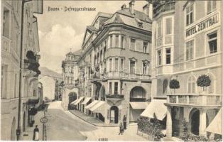 Bolzano, Bozen (Südtirol); Defreggerstrasse, Hotel Zentral, Haltestelle Strassenbahn / street, hotel, shop of Gebruder Strassky, tram stop