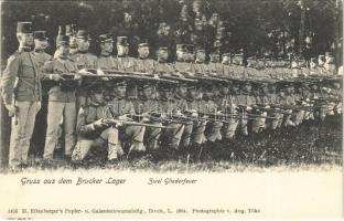 Gruss aus dem Brucker Lager, Zwei Gliederfeuer. H. Effenberger 1432. / Üdvözlet Lajtabruckról! Kétsoros tűz / K.u.K. military, double row infantry