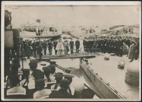 1916 Mackensen tábornok megszemléli a Dunai Flottillát. Az S. M. S. Temes és Enns hajók fedélzetén / General Mackensen visit at the Danube Fleet. 18x13 cm