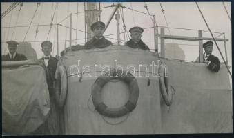 1915 Nowotny korvettkapitány az S. M. S. Scharfschütze parancsnoka. / Captain Nowotny on S. M. S. Scharfschütze 16x9,5 cm
