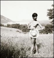 cca 1987 A természet lágy ölén, Menesdorfer Lajos (1941-2005) budapesti fotóművész hagyatékából, 9 d...