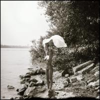 cca 1987 A természet lágy ölén, Menesdorfer Lajos (1941-2005) budapesti fotóművész hagyatékából, 9 d...