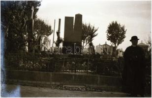 cca 1945 előtt készült felvételek, 145 db vintage NEGATÍV, sokféle témáról, különféle családok hagya...