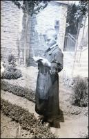 cca 1945 előtt készült felvételek, 145 db vintage NEGATÍV, sokféle témáról, különféle családok hagya...