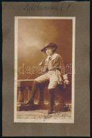 1911 Jelzés nélküli, datált műtermi fotó, kasírozva, 18x10 cm, karton 24,5x16 cm