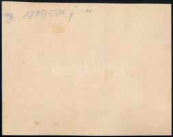 1939 Karcag, Dulovics fényképész műtermében készült, aláírt és datált vintage fotó, 17,2x23,4 cm, ka...