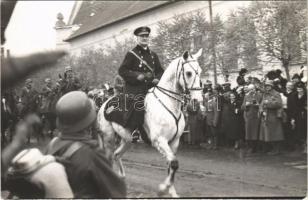 Bevonuláskori eredeti fotó felvétel, Horthy Miklós fehér lovon / Entry of the Hungarian troops era, Horthy on white horse, irredenta. photo (fl)