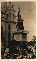 1930 Kunszentmárton, Hősök szobra, emlékmű. Benke Boldizsár felvétele és kiadása (fa)