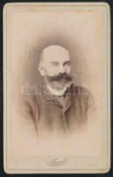 1890 Pozsony, Faust fényképész műtermében készült, keményhátú, vintage fotó, magyarul feliratozva, 10,6x6,7 cm