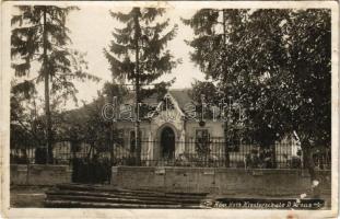 1933 Sopronkeresztúr, Németkeresztúr, Deutschkreutz; Röm. kath. Volksschule für Mädchen / Római katolikus leányiskola / Catholic girls school. photo (EB)