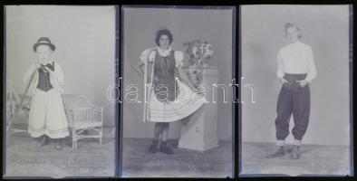 cca 1952 Változatos témájú műtermi felvételek polgári személyekről, Mosonyi Antalné (?-?), (Marika fotó) kiskunfélegyházi műtermében készült 13 db fekete-fehér, vintage síkfilm NEGATÍV, 10x15 cm és 9x12 cm