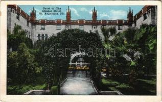 St. Augustine (Florida), Court of The Alcazar Hotel (worn corners)
