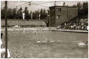 cca 1950-1960 Vízilabda mérkőzés, 5 db negatív kocka, 3,5×4 cm