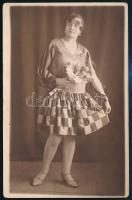 cca 1928-1932 Divatos hölgyek, 5 db fotólap, 13,5×9 cm